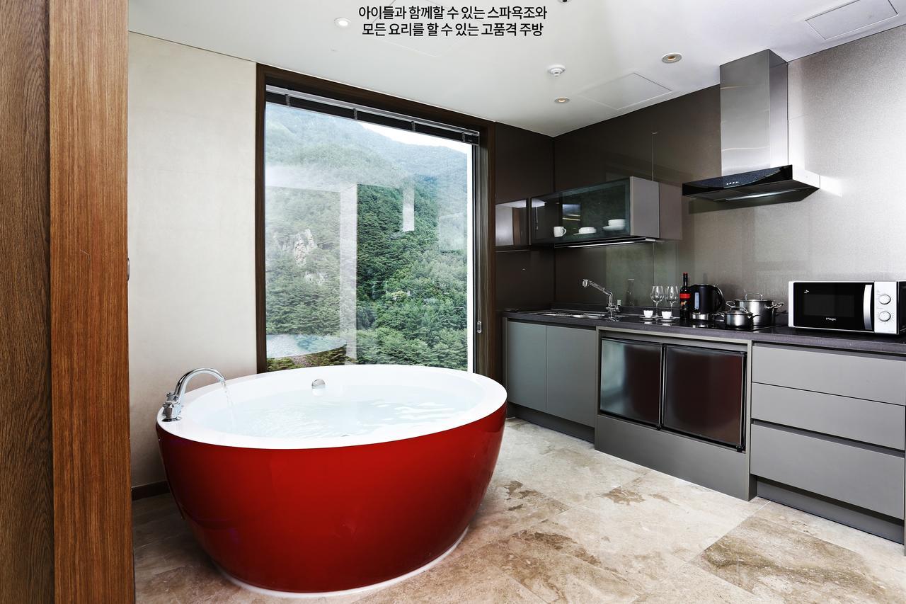 Pine Forest Jeongseon Alpine Resort Exterior photo