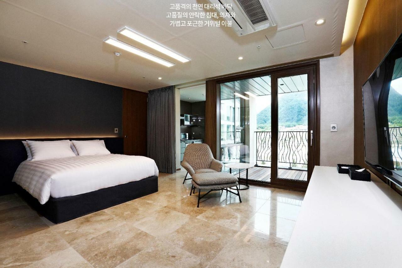 Pine Forest Jeongseon Alpine Resort Exterior photo